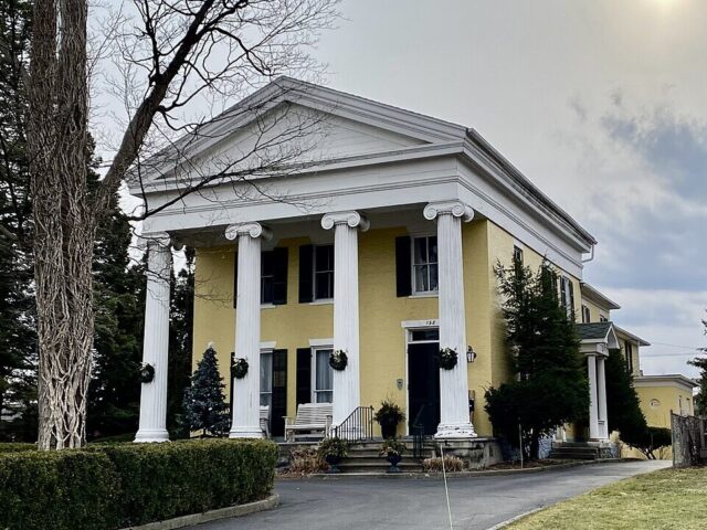 The Laurentide Inn Bed & Breakfast