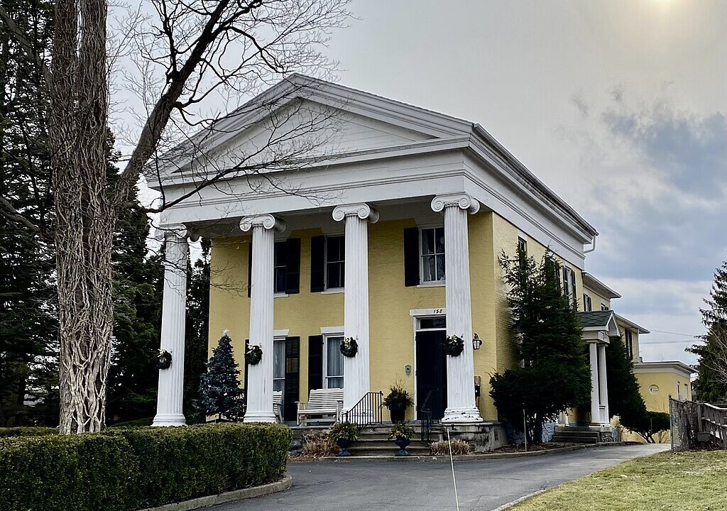 The Laurentide Inn Bed & Breakfast