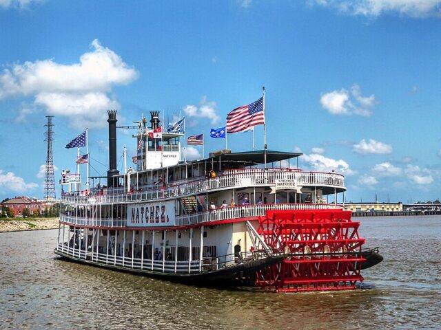 Steamboat Natchez Cruises