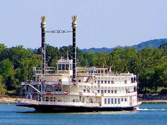 Showboat Branson Belle