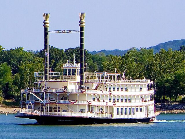 Showboat Branson Belle