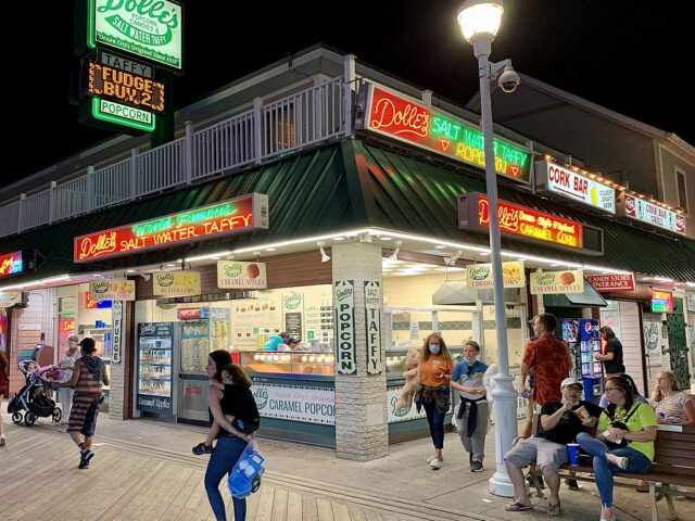 Dolle's Popcorn, Candies And Salt Water Taffy