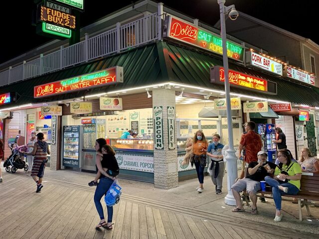 Dolle's Popcorn, Candies And Taffy