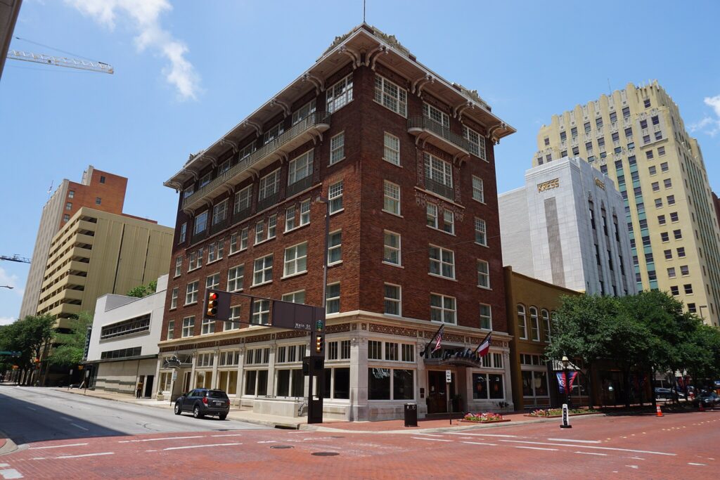 Ashton Hotel
