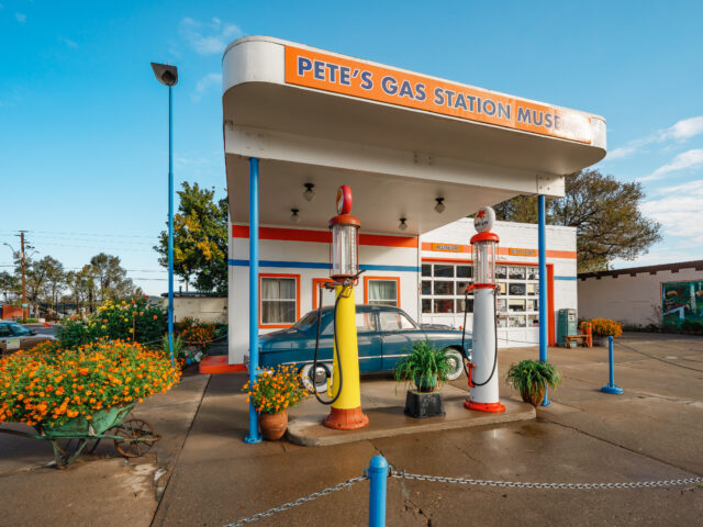 Pete`s Rt 66 Gas Station Museum