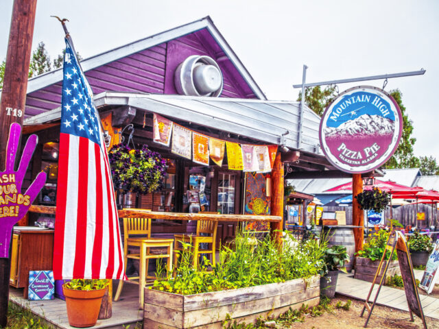 Mountain High Pizza Pie