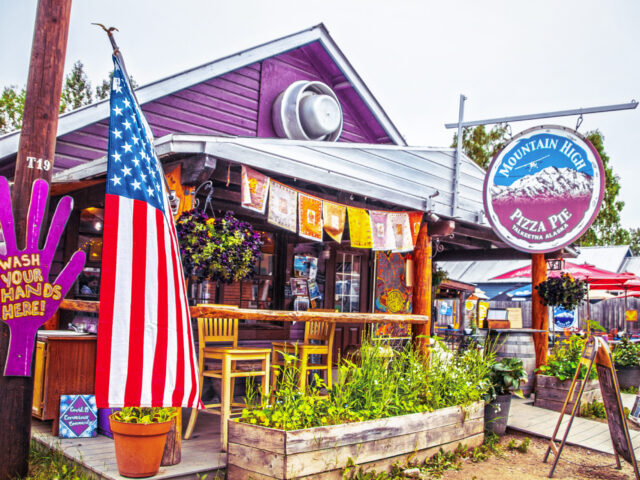 Mountain High Pizza Pie