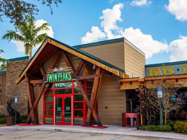 Twin Peaks Restaurant and Bar