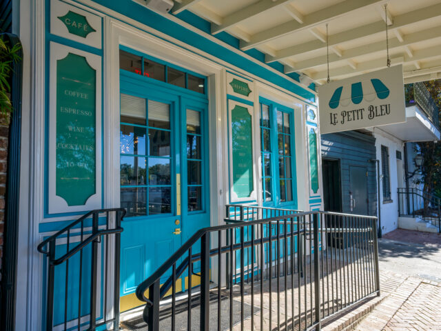 Le Petit Bleu Cafe