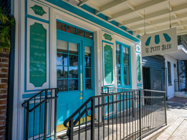 Le Petit Bleu Cafe