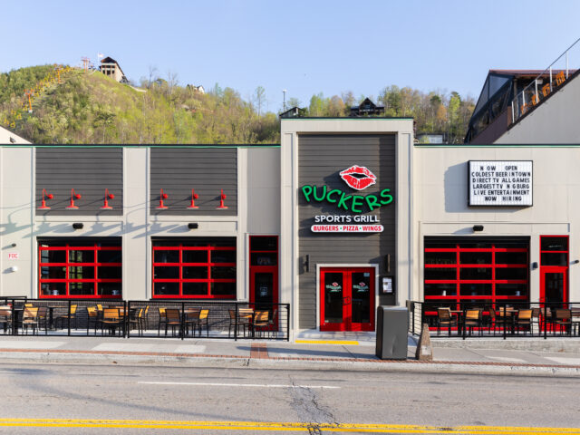 Puckers Sports Grill