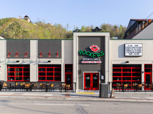 Puckers Sports Grill
