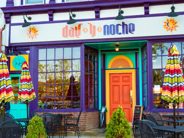Day Y Noche Restaurant