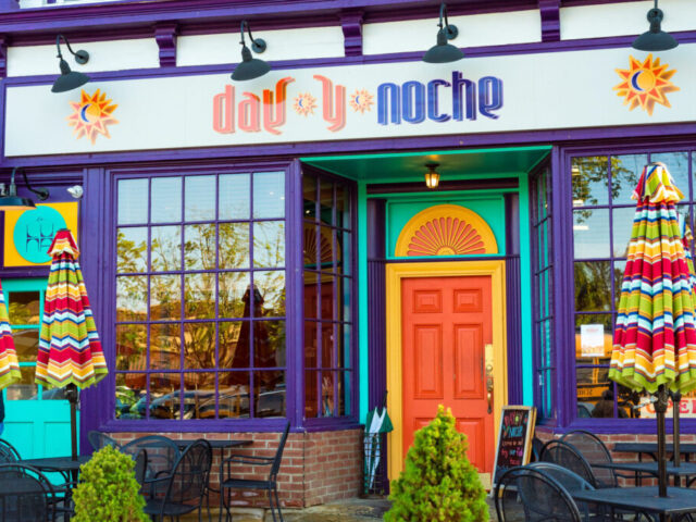 Day Y Noche Restaurant