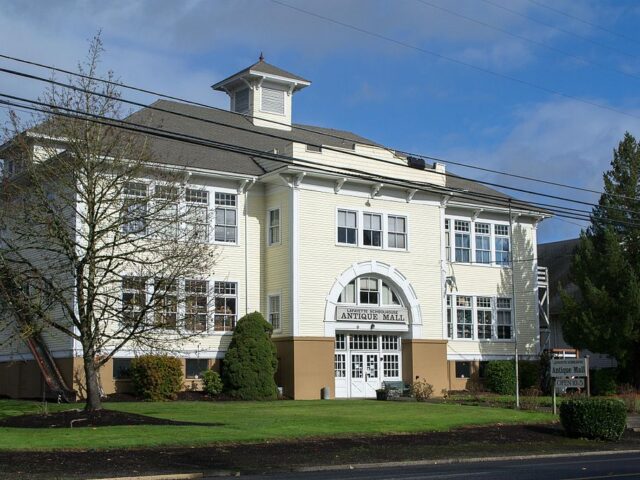 Lafayette Schoolhouse Antique Mall