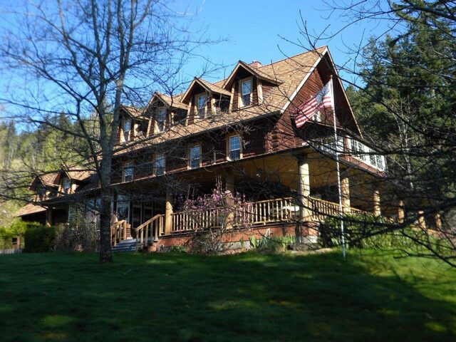 Mineral Lake Lodge B&B