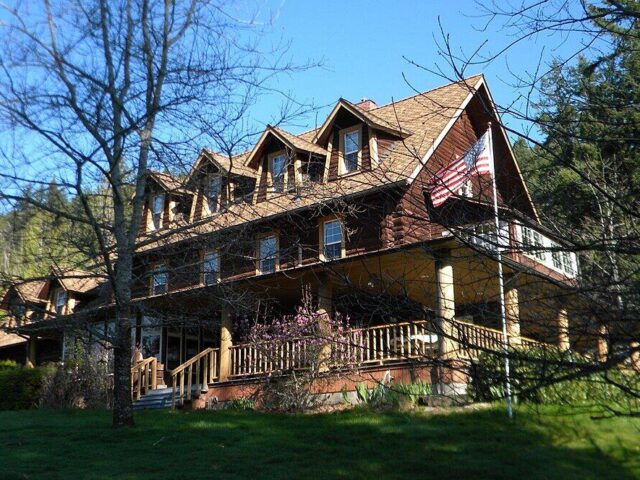 Mineral Lake Lodge B&B