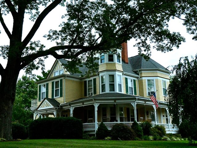 Oaks Victorian Inn B&B