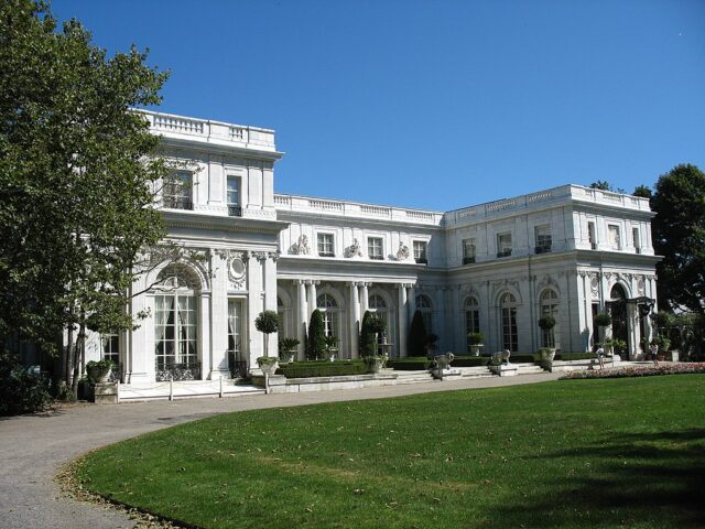 Newport Mansions