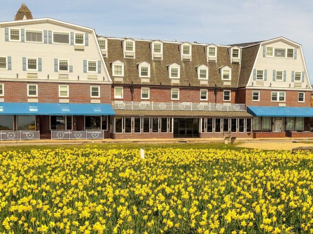 Newport Beach Hotel & Suites