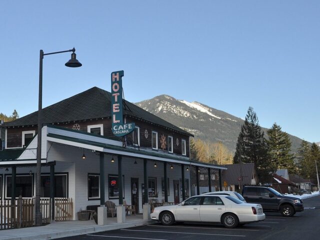 Cascadia Inn & Cafe