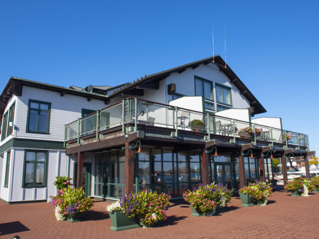 Yacht Haven Inn & Marina